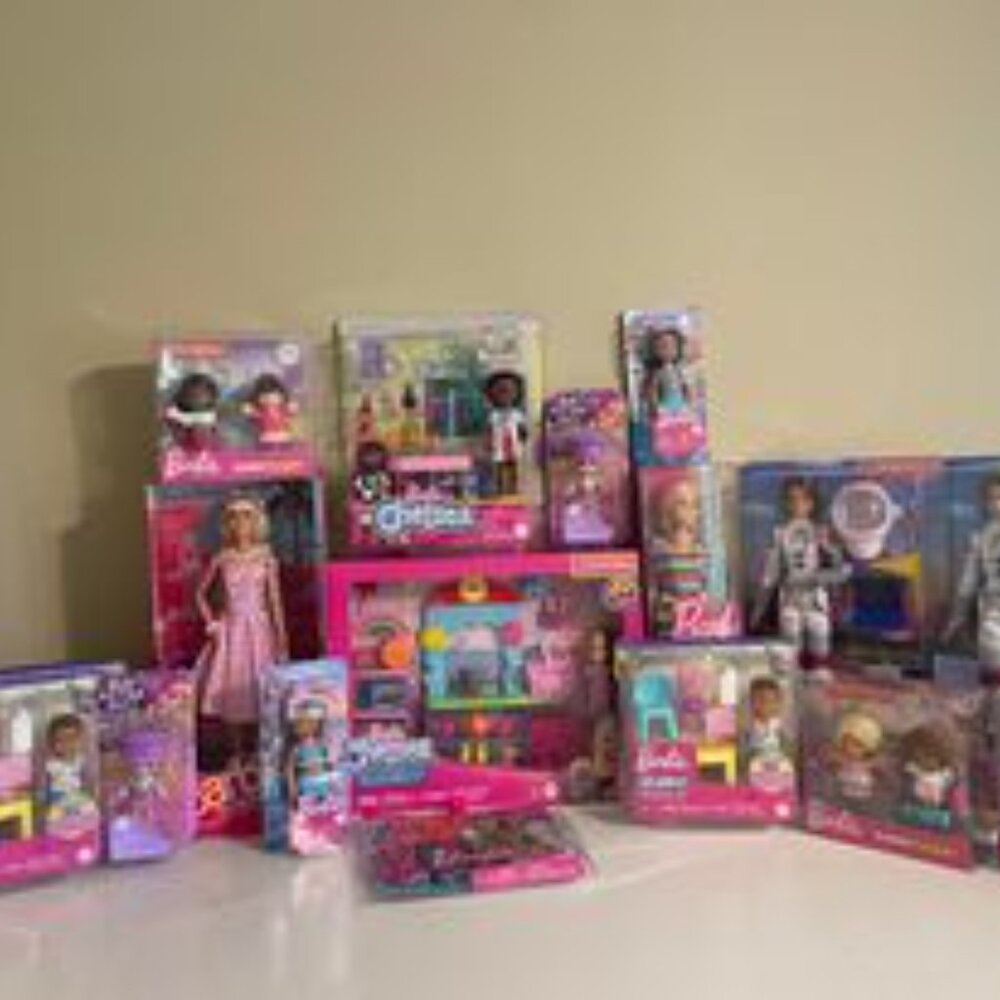 Barbie lot - Barbie Chelsea, Barbie movie doll, barbie little people, and more!